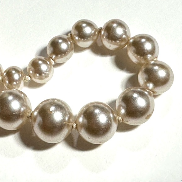 Hand Tied Lustrous Simulated Pearl Necklace Sterling Silver Clasp Graduated 18” - Picture 3 of 4